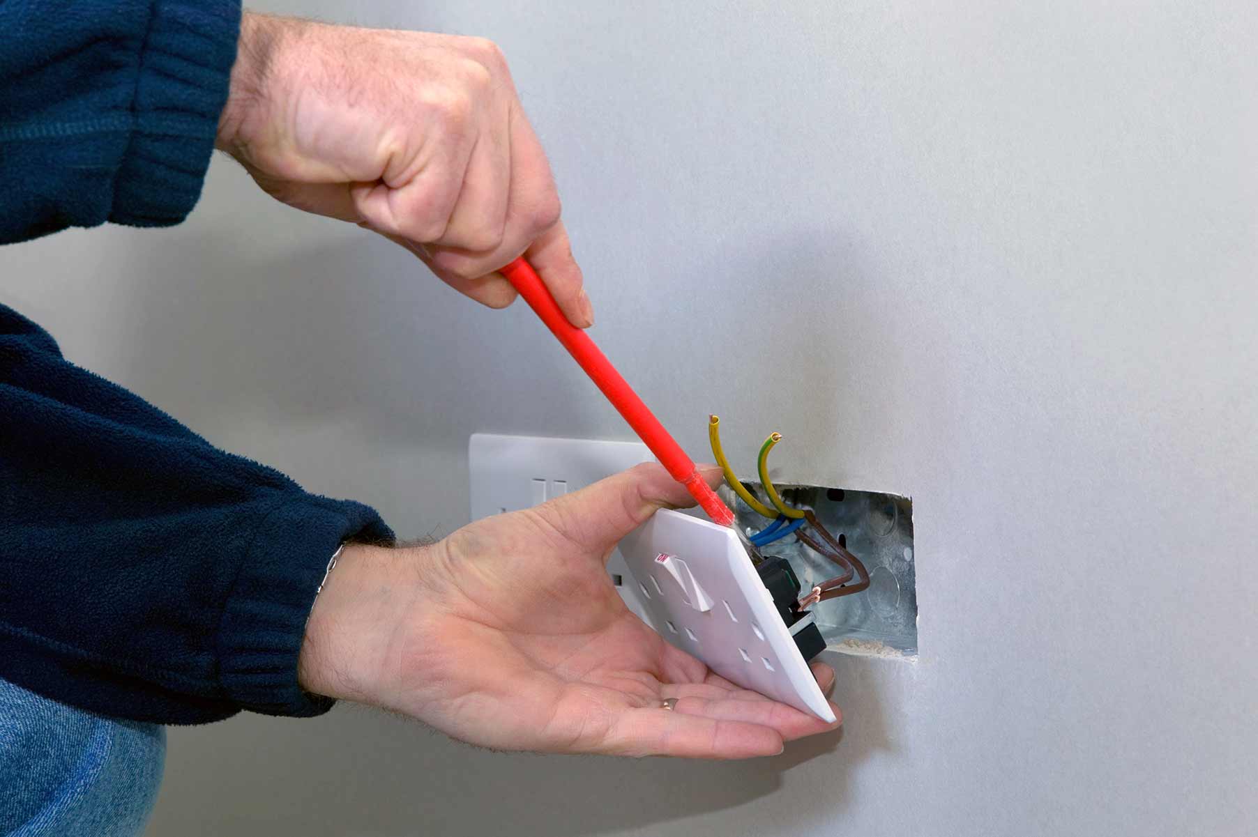 Our electricians can install plug sockets for domestic and commercial proeprties in Rushden and the local area. 